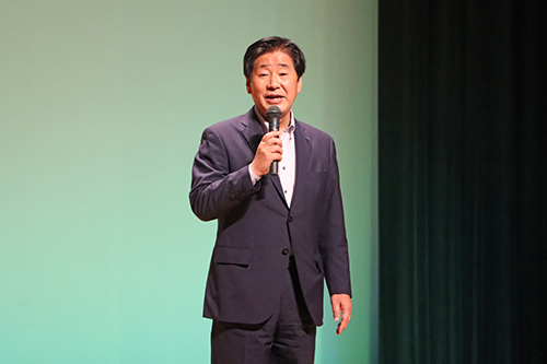 江原市長が「従来のスタイルから一歩進めるためのヒントをいただければ」とあいさつ
