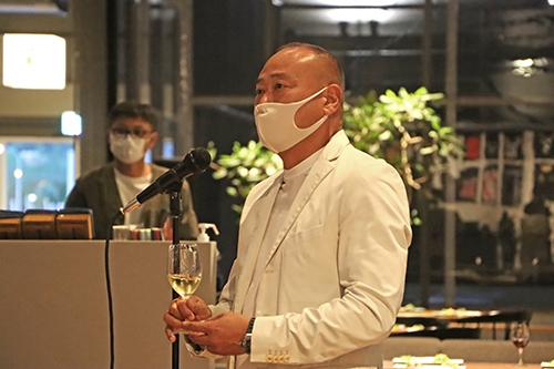 ヤマネ鉄工建設株式会社の山根正寛代表取締役「尊敬される超一流の選手をめざしてほしい」とあいさつ。