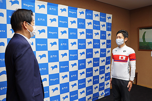 全日本マスターズ優勝を報告した白石さん