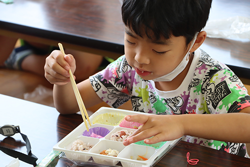 放課後児童クラブで夏休み期間中の昼食提供がスタート