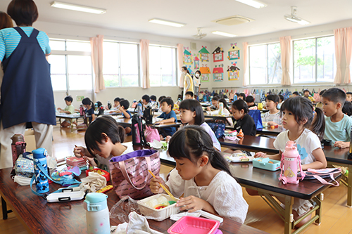 放課後児童クラブでは黙食が徹底