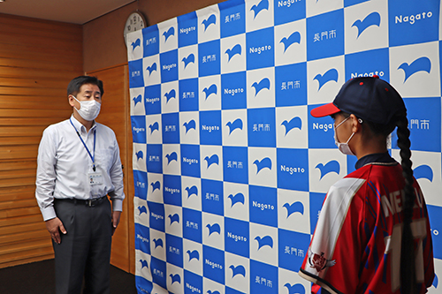 江原市長から激励のことばが送られる