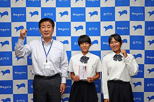 全国大会に出場する（右から）中村さんと末田さん