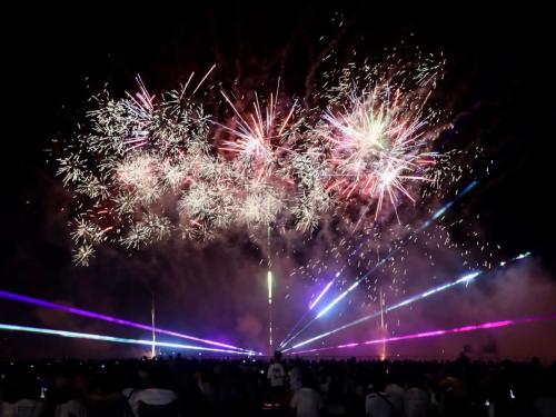 油谷総合運動公園で「宿の日（8/10）」にちなんだ「宿花火」が開催
