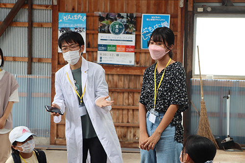 最終日の３日目には小中学生が参加。アクアポニックス（陸上養殖）の見学・説明が行われた。