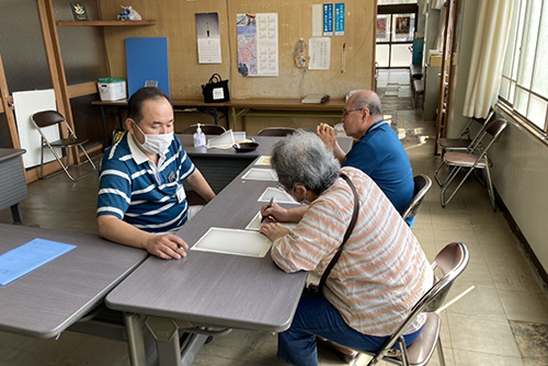 市内でマイナンバーカードの巡回申請受付がスタート。お住いの地域の公民館などで簡単に手続き＆郵送でカードを受け取ることができる。
