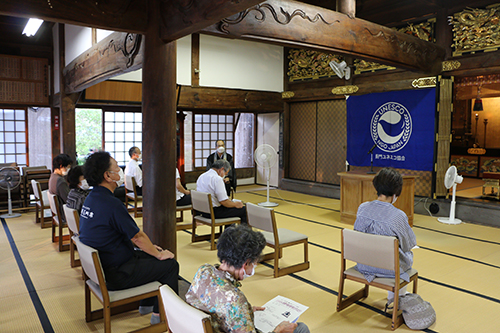 新型コロナウイルスの感染拡大を受けて、少人数での開催に