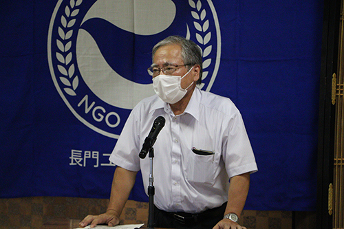 長門ユネスコ協会の村田勇吉会長があいさつ「平和を祈って鐘をつきましょう」。