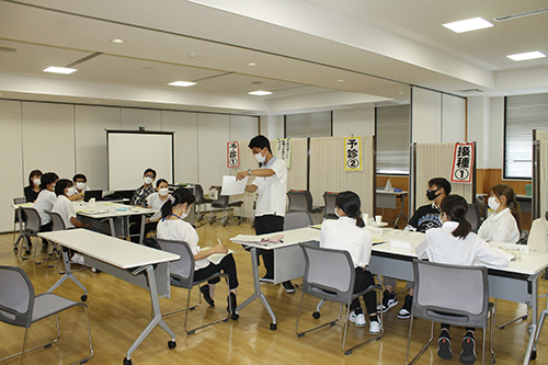 初日のようす。事前に長門市の地域のことや地域医療について学んだ。