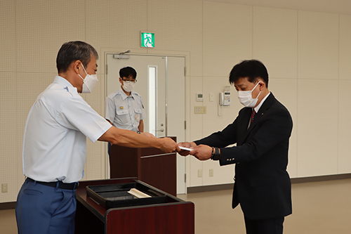 市民や観光客など利用者が多く出入りする店舗や旅館などで所定の要件を満たした事業所を認定