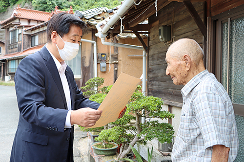 100歳到達者を市長が慶祝訪問