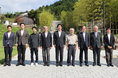 長門湯本温泉で「うつわの秋」がスタート。開会セレモニーには深川湯本三ノ瀬にある萩焼深川窯の作家と来賓が出席。