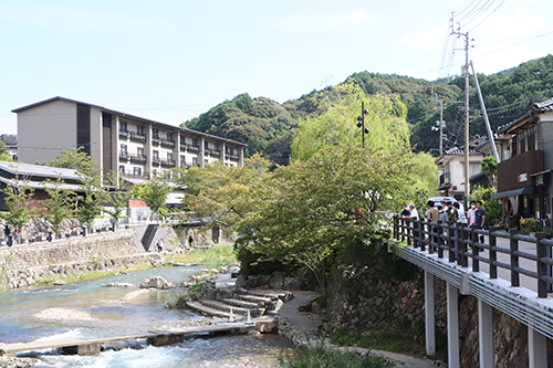 長門湯本温泉はそぞろ歩きが楽しめる温泉街を目指し、景観の維持に力を入れている