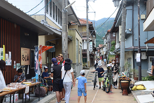 俵山温泉街でも地元による飲食店の出店や写真展など開催された