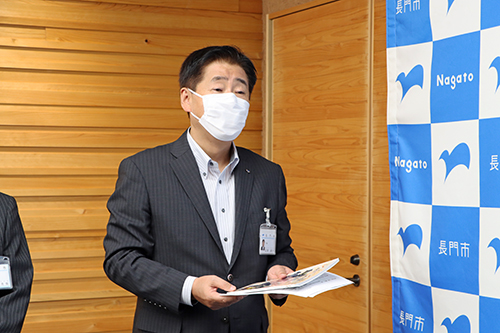 江原市長は「有効に活用して人権教育を図っていきたい」と話した