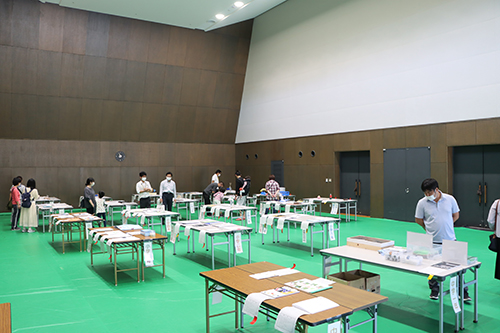 軽運動室では、長門市の小・中学校の科学作品の展示も行われた。