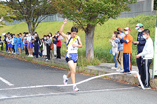 中学校の部では菱海中学校Aが優勝を果たした