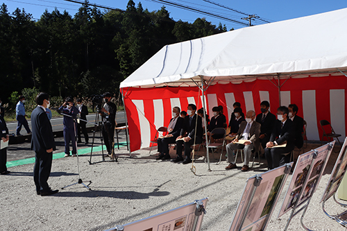 工事関係者や地元関係者ら約２０人が出席