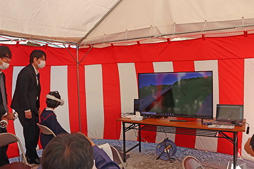 ＶＲ（バーチャルリアリティー）で将来道路が完成した姿を探検。
