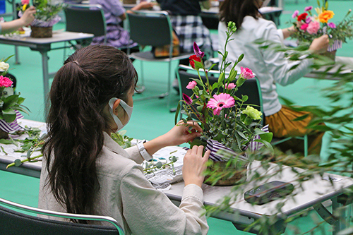 ルネッサながとで花に親しむイベント「花と遊ぼう！学ぼう！2022」が開催