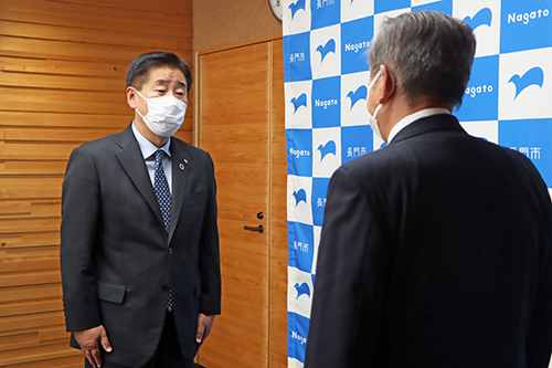 江原市長は「市民の一人として誇りに思います」とあいさつ