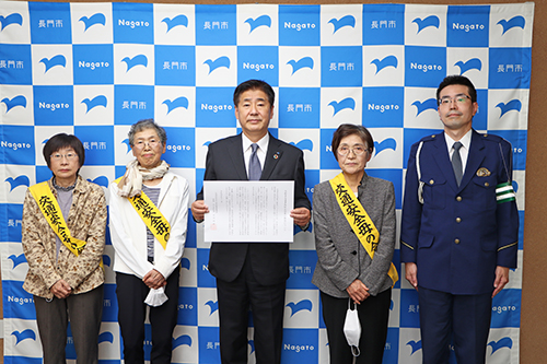 高齢者交通事故防止に向けた会長（知事）メッセージ伝達式が行われた
