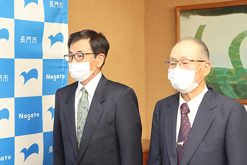 滝坂神楽舞保存会から市長に受賞の報告が行われた。