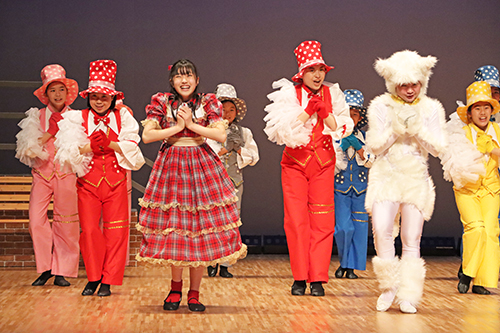 小学4年生から高校2年生までの26人で公演に臨む