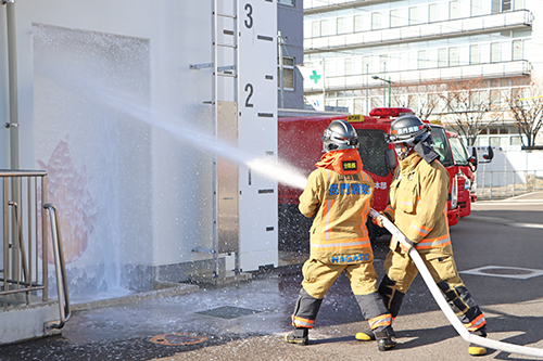 圧縮空気泡消火装置により、水損や延焼、再燃等を防止する効果が期待できる