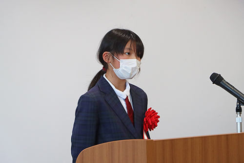 受賞者を代表して日置小学校5年・木村有咲美さんがお礼の言葉を述べた