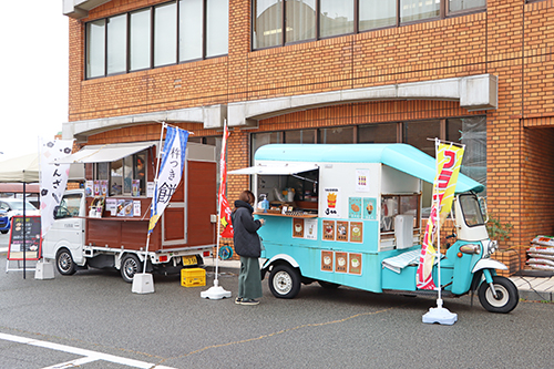 マルシェにはキッチンカーの出店も