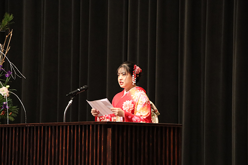 二十歳の声を発表した松本美緒さん