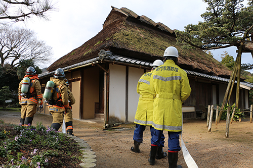1月26日の文化財防火デーに伴い、村田清風記念館・旧宅で消防訓練が開催。
