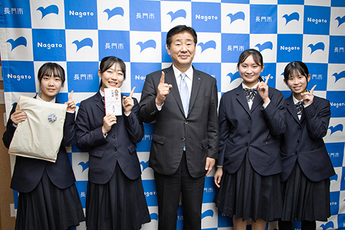 全国大会に出場する大津緑洋高校英語部の皆さん