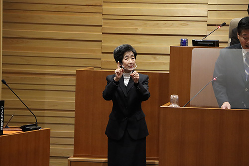 初日となる今日は、江原市長による行政報告や施政方針、議案提案理由の説明の際に手話通訳が実施された。