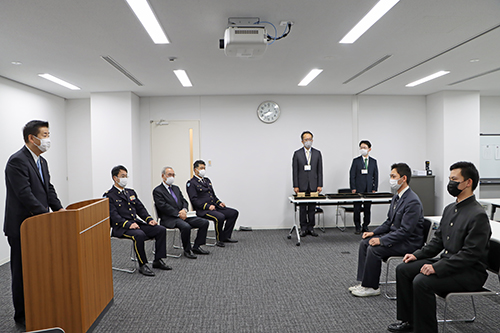 江原市長が激励のことばを送る