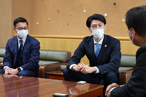 「長門市の皆様にもレノファ山口を身近に感じていただくために取組やイベントを増やしていきたい」と話す渡部社長
