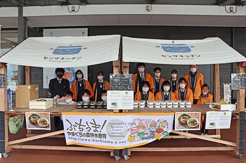 大津緑洋高校ボランティア部の生徒が今回のイベントを企画。昨年4月から準備を進めてきた。