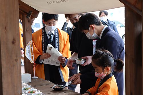 200食のパスタはわずか1時間弱ですべて配布。