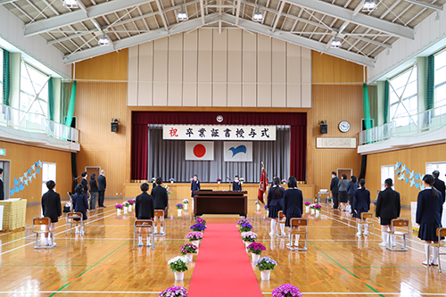 通小学校では149回目の卒業式が行われた