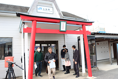観光列車「○○のはなし」の乗客をおもてなし