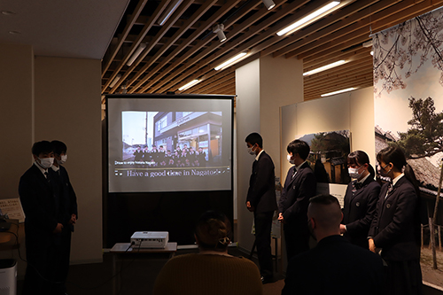 英語と日本語のパンフレットや動画、展示パネル、絵本、ホームページなどのコンテンツを高校生が制作