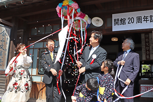 金子みすゞ記念館が開館20周年を迎えた