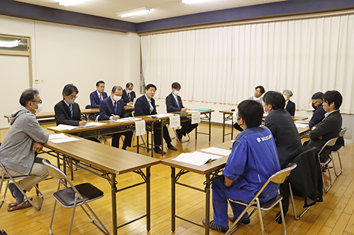 設立総会の後、市長と協働のまちづくりミーティングが行われた