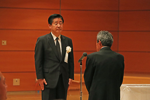 長門市連合遺族会長の花岡久雄さんが遺族を代表して謝辞を述べた