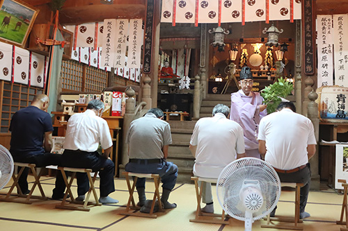 飯山八幡宮で行われた神事