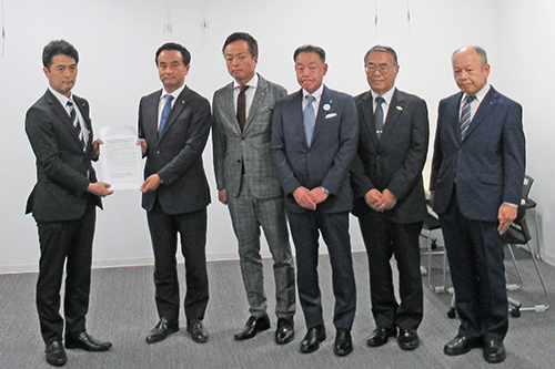村岡県知事並びに沿線市長がJR美祢線及び山陰線の早期復旧等のためJR西日本へ要望を行った