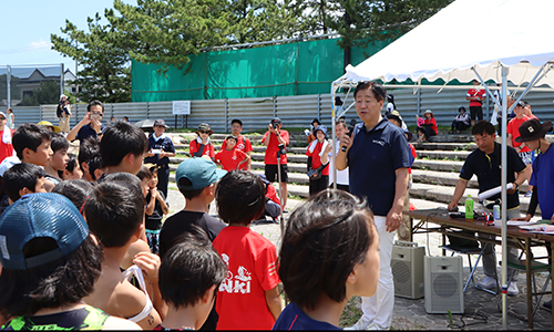 選手らに江原市長があいさつ