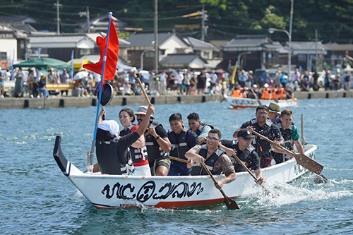 今年和船競漕に初参加した米海兵隊岩国航空基地の関係者