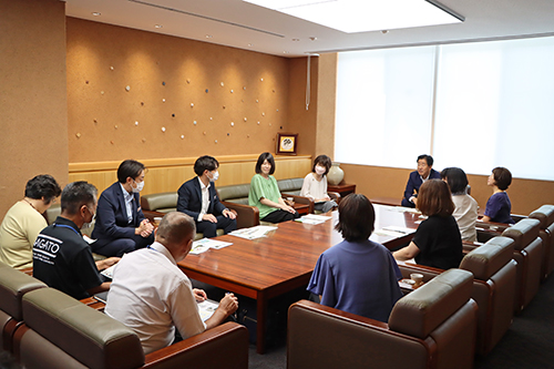 平和要請後に市長と意見交換を行った